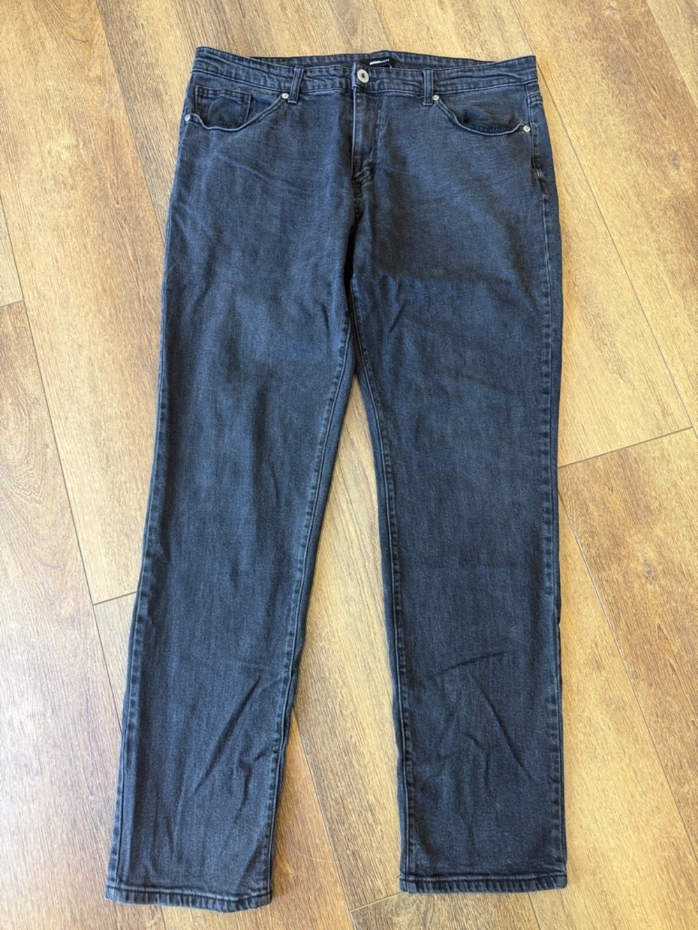 NOVAMEN Classic Men’s Black Jeans - Versatile Everyday Fit. Size 30